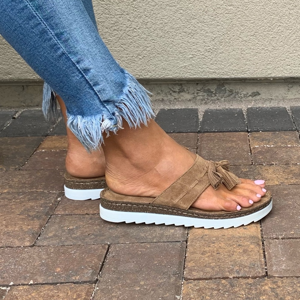 NIB Front Tassel Detail Platform Slide Sandal